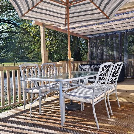 Riverside Cabin At Pen-Y-Bont Mill Hotel Oswestry Ngoại thất bức ảnh