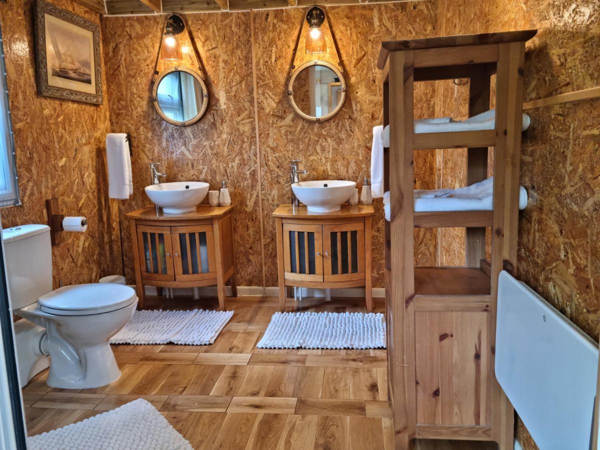 Riverside Cabin At Pen-Y-Bont Mill Hotel Oswestry Ngoại thất bức ảnh