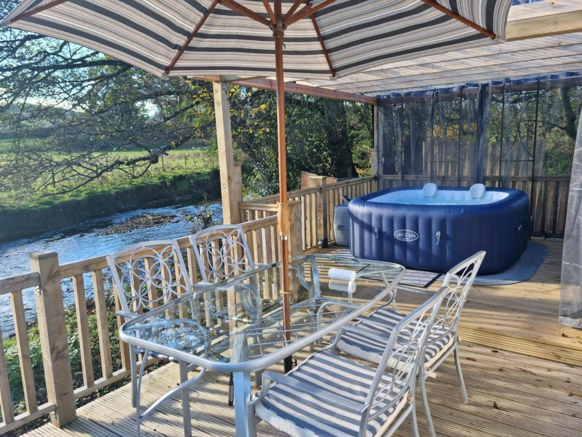 Riverside Cabin At Pen-Y-Bont Mill Hotel Oswestry Ngoại thất bức ảnh