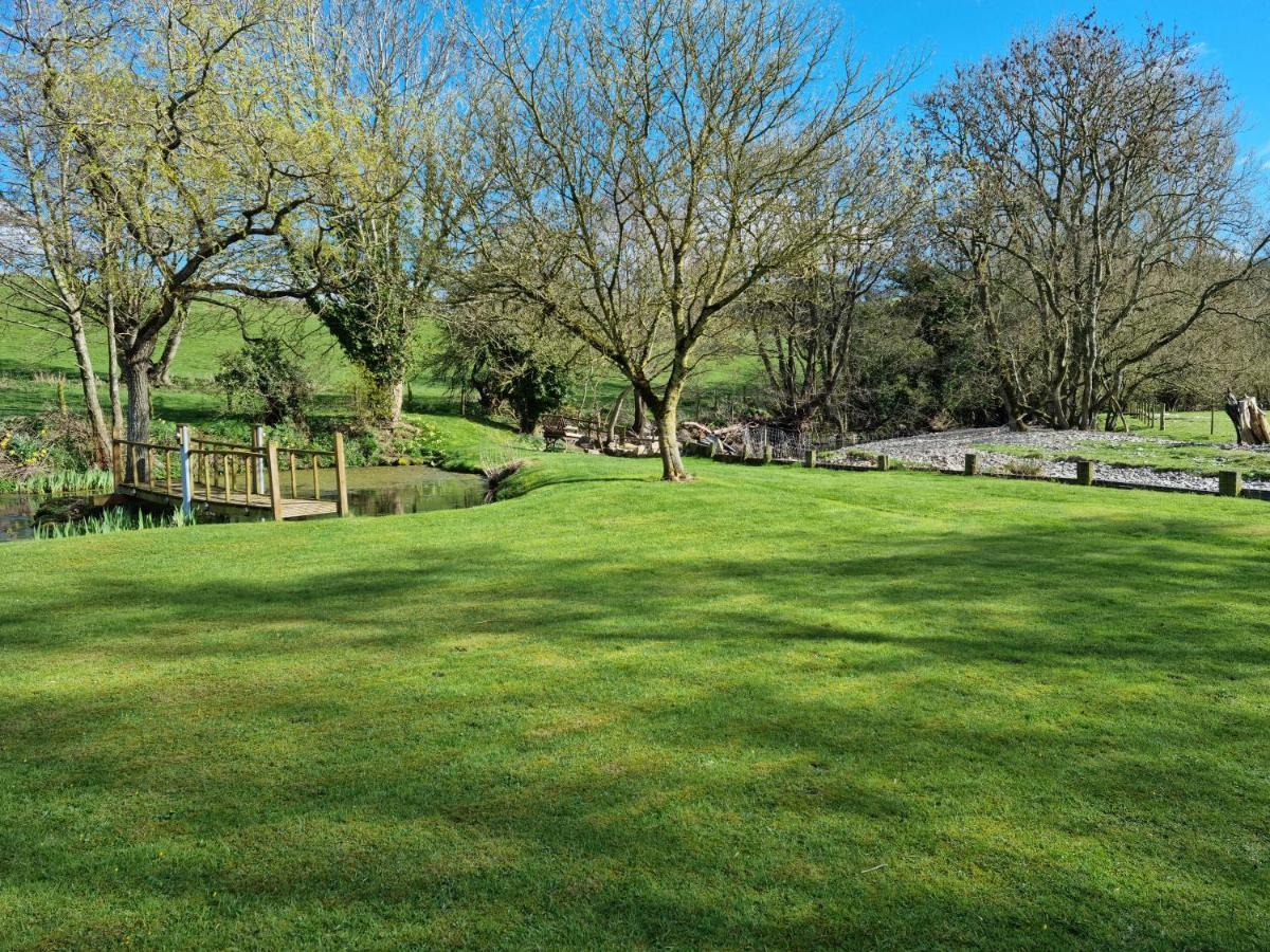 Riverside Cabin At Pen-Y-Bont Mill Hotel Oswestry Ngoại thất bức ảnh