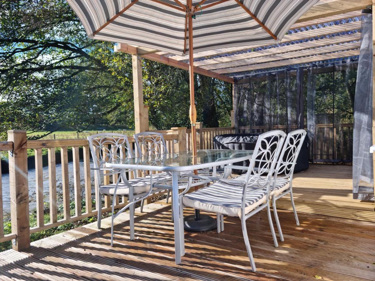 Riverside Cabin At Pen-Y-Bont Mill Hotel Oswestry Ngoại thất bức ảnh